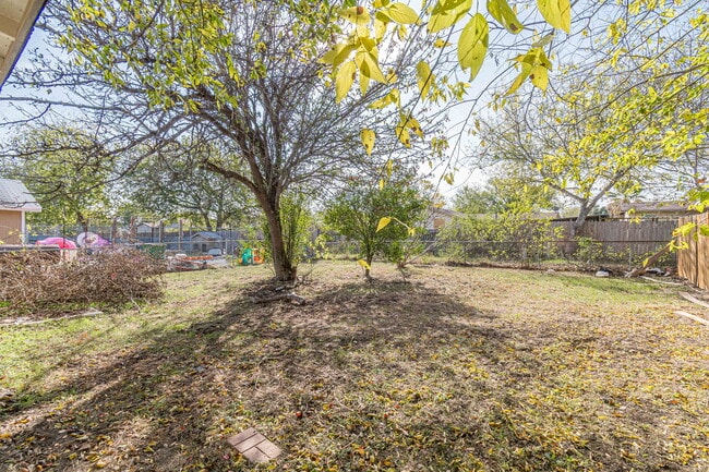 Building Photo - 6142 Lawn Valley Dr