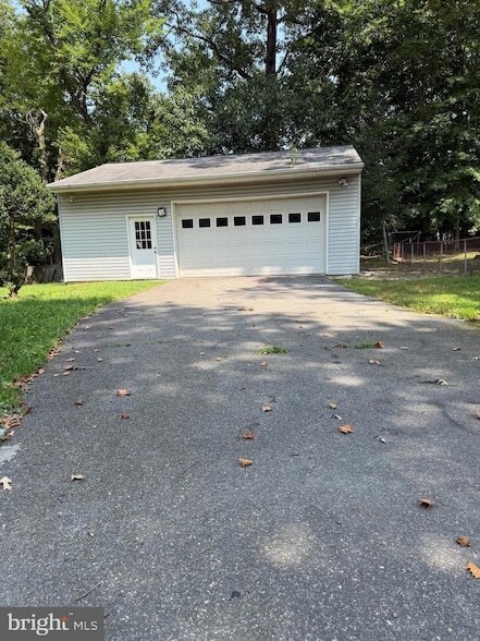 Building Photo - 9101 Wildwood St