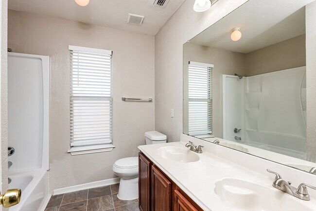 Building Photo - 2029 Austin Dr