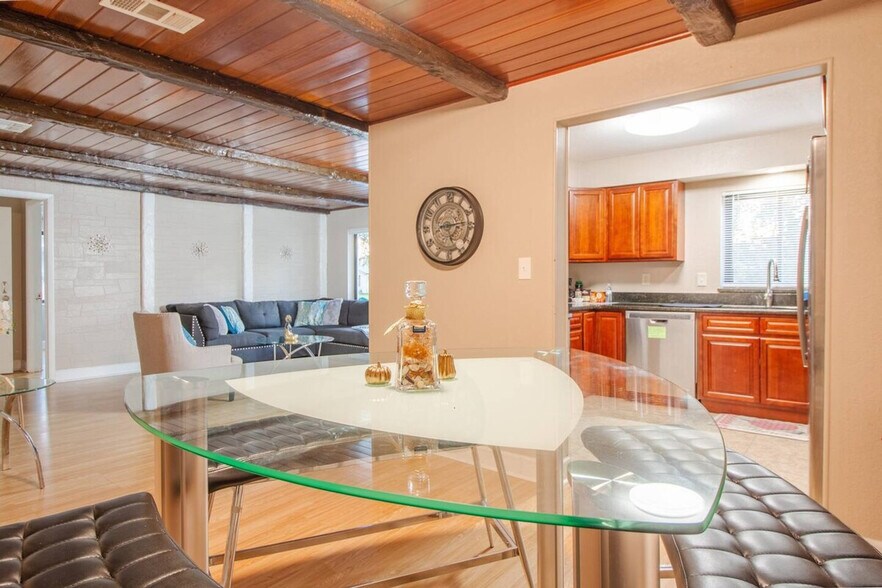 Building Photo - 1330 Catalpa Ln