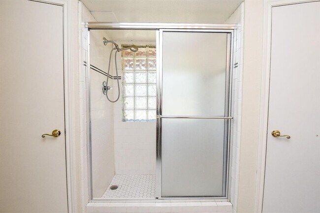 Building Photo - 2623 Forestbrook Dr