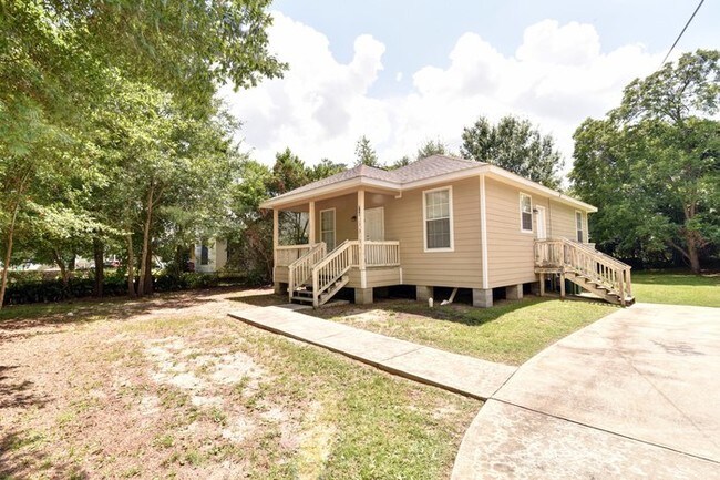 Building Photo - 719 42nd Ave