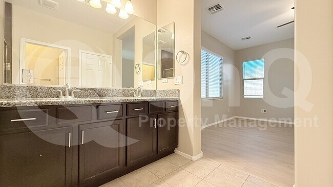 Building Photo - 862 East Gold Dust Way