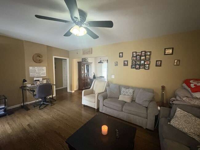 Building Photo - Cozy 2 Bedroom Near Downtown – Pre-Lease Available Today!