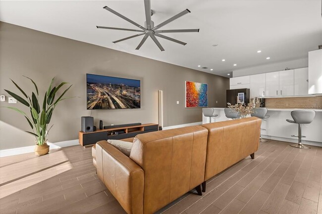 Building Photo - 1049 N Kentucky Ave