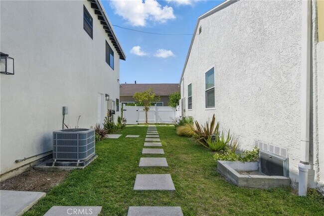 Building Photo - 17017 Crenshaw Blvd