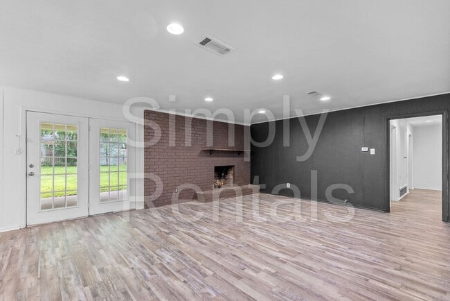 Building Photo - 705 Plano St