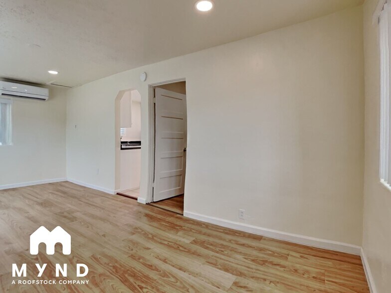 Building Photo - 6017 W Gardenia Ave