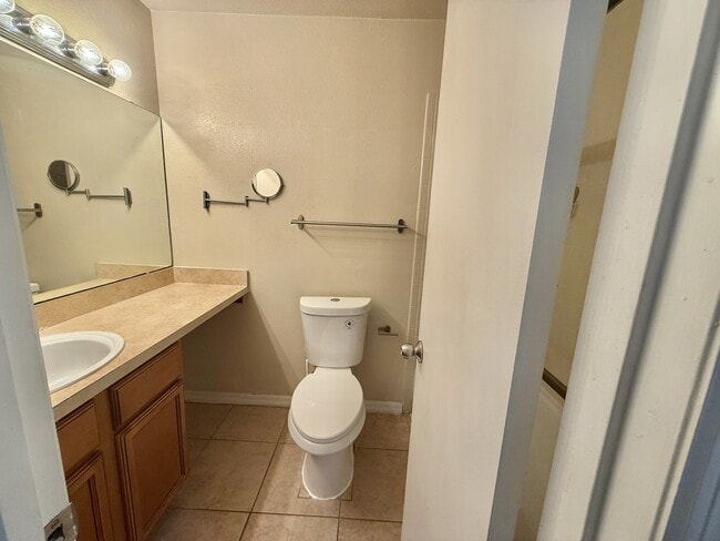 Building Photo - 1065 S Hiawassee Rd