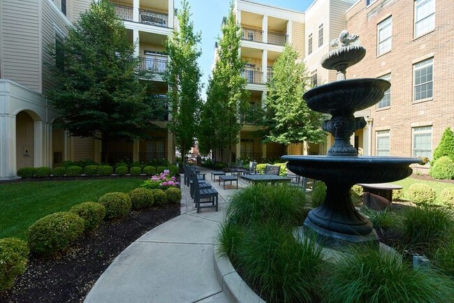 Building Photo - Sweet 1 Bedroom Condo in the Heart of Down...