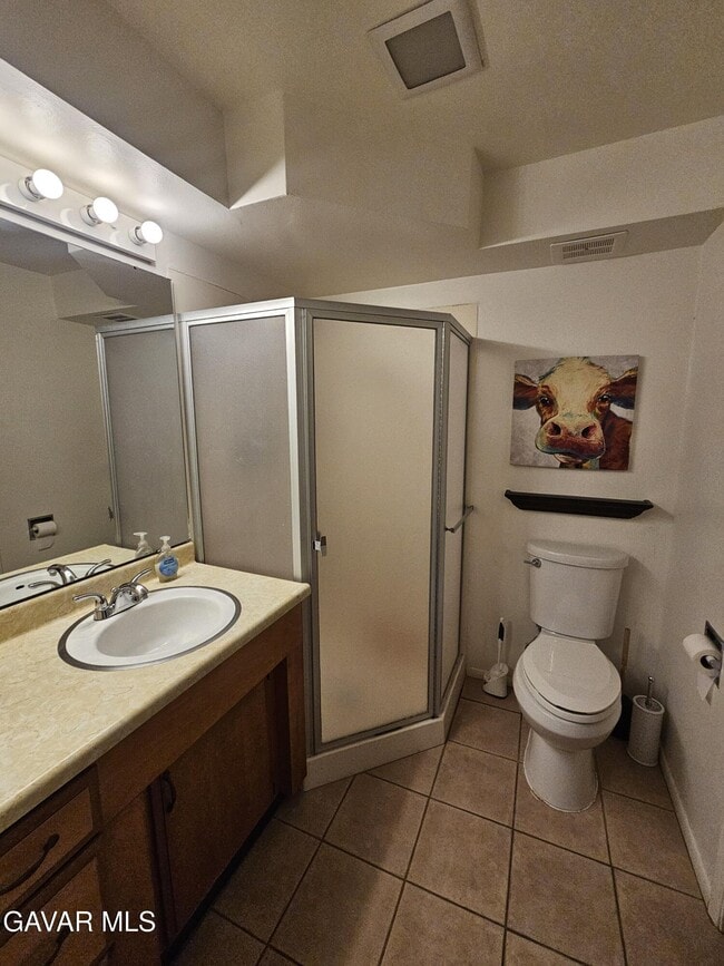 Building Photo - 615 Lakeview Dr