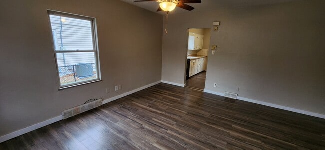 Building Photo - Beaverdale! 2 Bedroom, 1 Bathroom home with detached garage