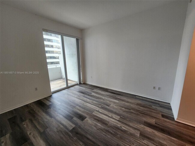 Building Photo - 951 Brickell Ave