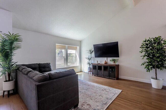 Building Photo - Quiet Cul De Sac Home
