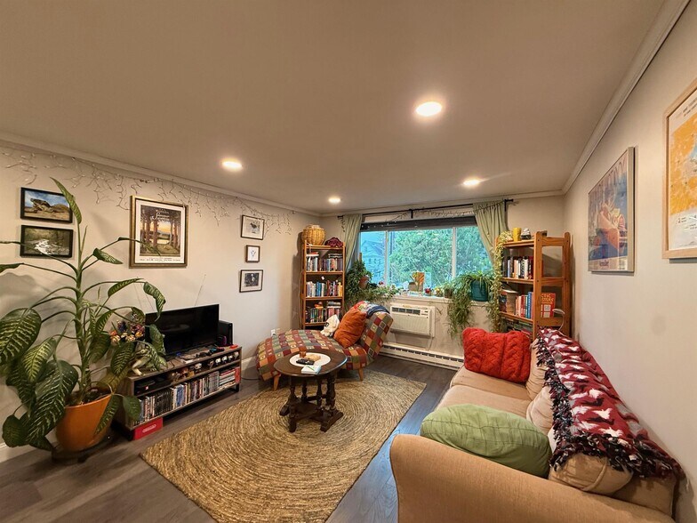 Building Photo - 326 Broadway