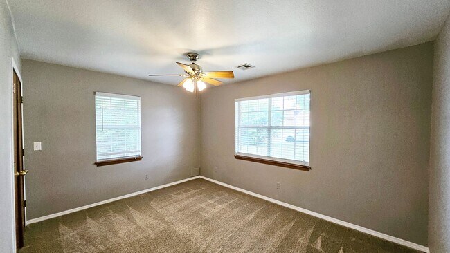 Building Photo - Inviting Home with Bonus Workshop Space!