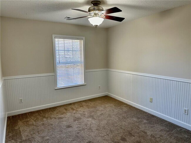 Building Photo - 725 Soneley Ct