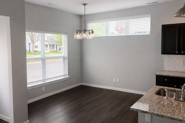 Building Photo - Spacious 3BR / 2.5BA Townhome with Private Rooftop Retreat