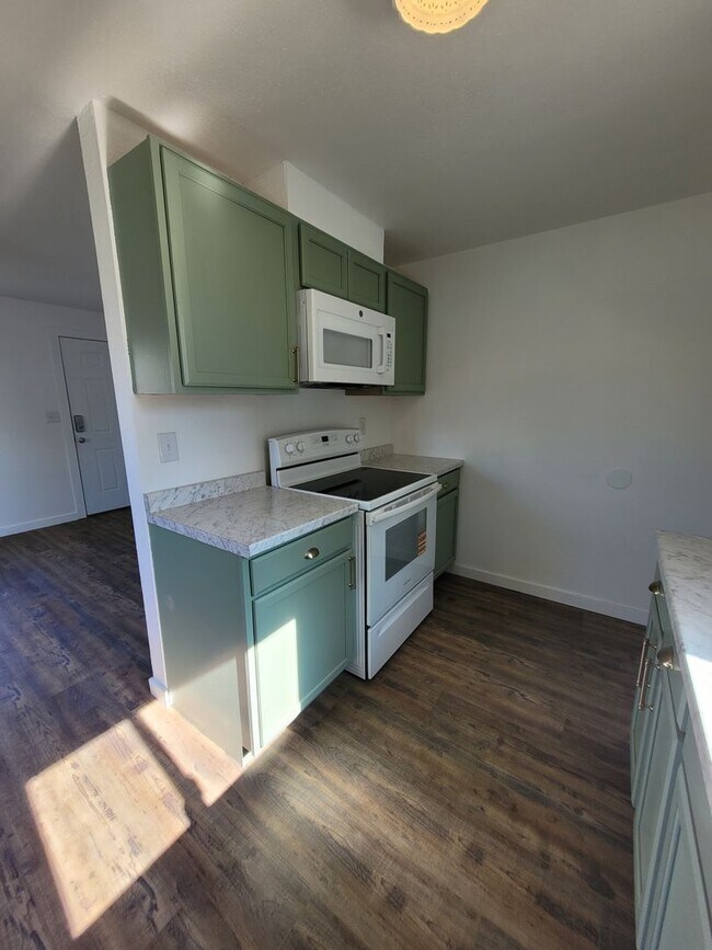 Building Photo - Fully Remodeled with Garage, Yard Care Included & Free May rent with 1 Year Lease