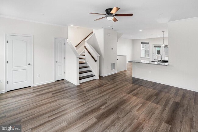 Building Photo - 6202 Davinci St