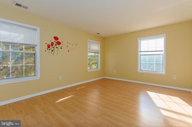Building Photo - 115 Cascade Ct