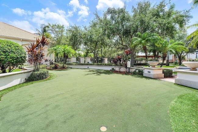 Building Photo - 10106 Myrtlewood Cir W