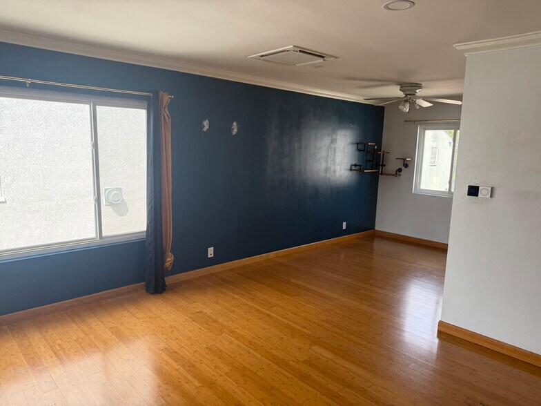 Building Photo - 1227 E 1st St