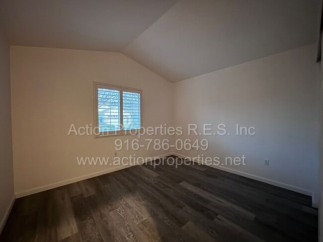 Building Photo - Single Story in Sun City 55+ Community - Access to all Amenities Included - Low Maintenance Yards!