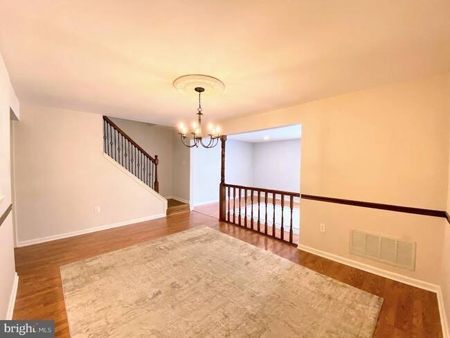 Building Photo - 618 Shropshire Dr