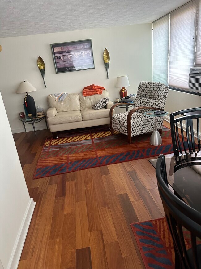 Building Photo - 343 Hobron Ln