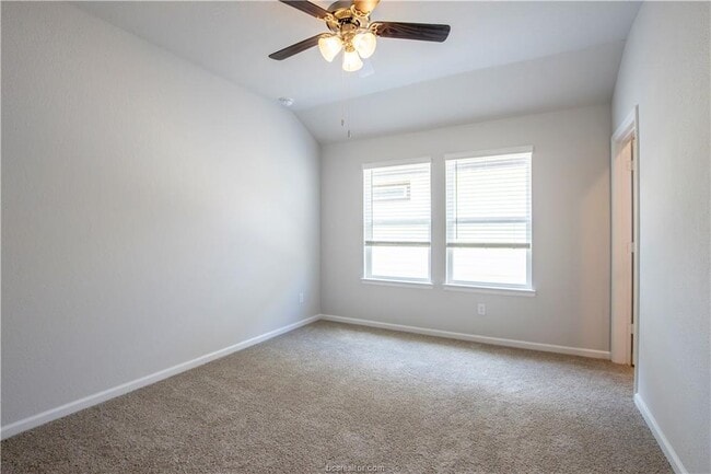 Building Photo - 883 Kickapoo Ln