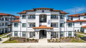 Building Photo - Majestic Ranch