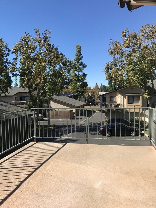Building Photo - 1186 E Lugonia Ave