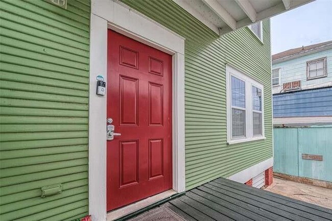 Building Photo - 2225 Bernardo De Galvez Ave