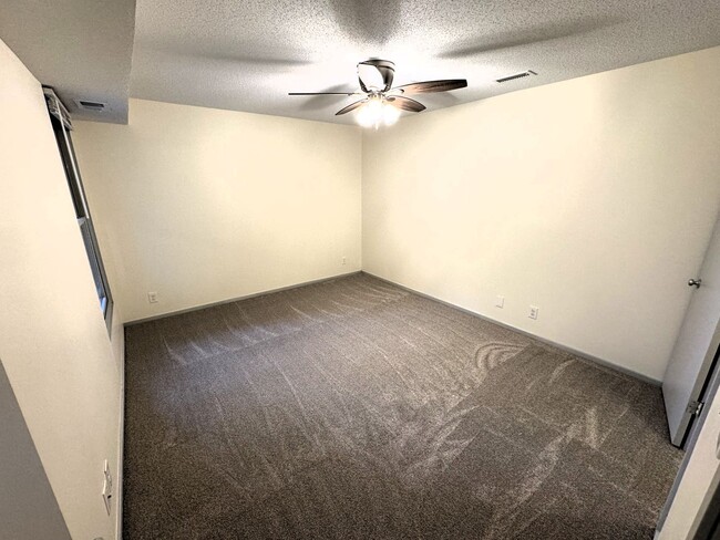 Building Photo - Colony Way Condo! Cable Included! All Bran...