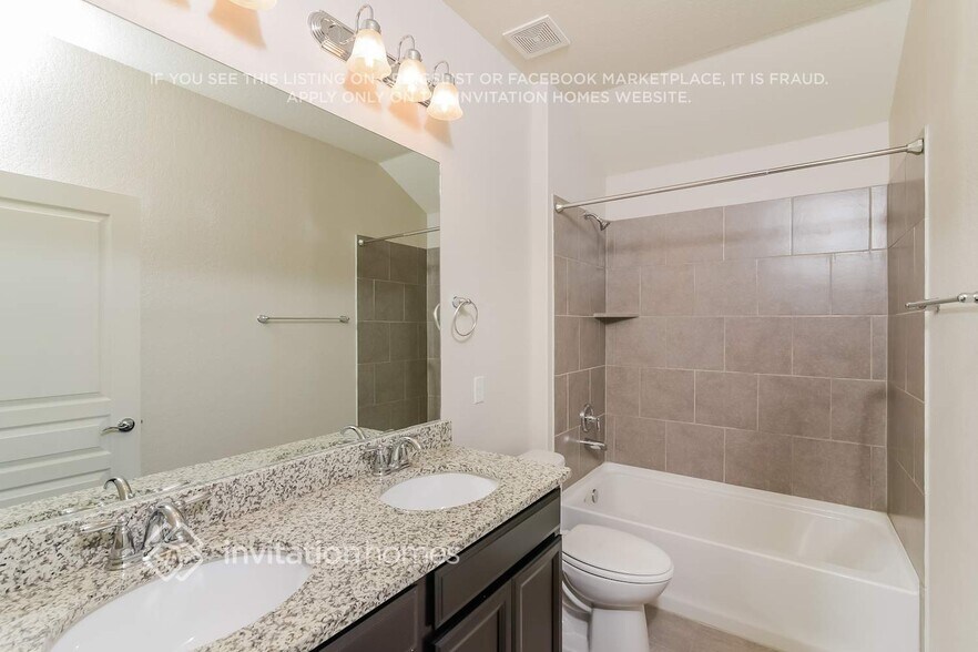 Building Photo - 10612 Hibiscus Cove