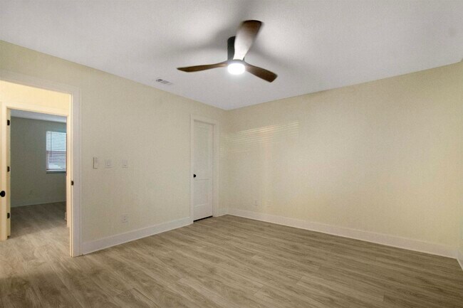 Building Photo - 209 Jasmine Rd