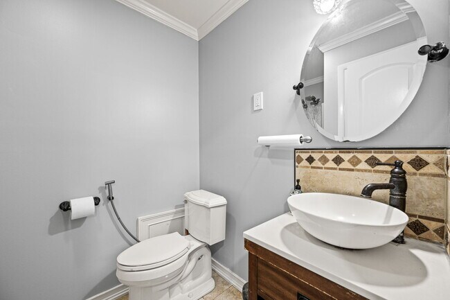 Building Photo - 25 E Pennsbury Way