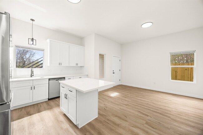 Building Photo - 9709 Pelsey St