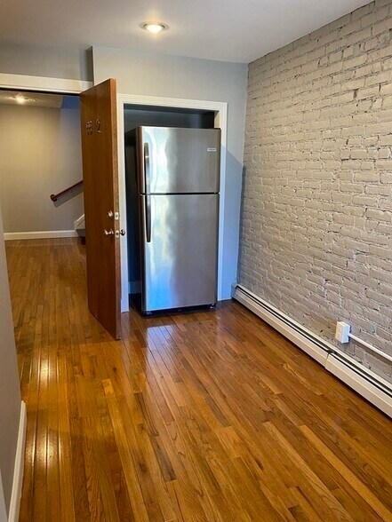 Building Photo - 59 Marshall St