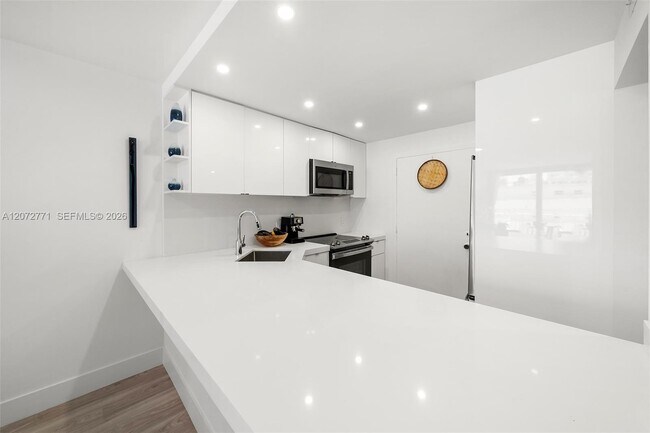 Building Photo - 345 Ocean Dr