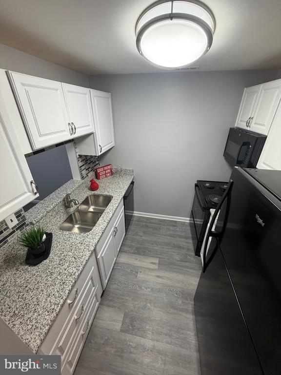 Building Photo - 102 Stonehurst Ct