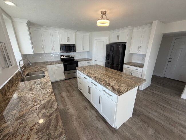 Building Photo - 1540 E 450 N