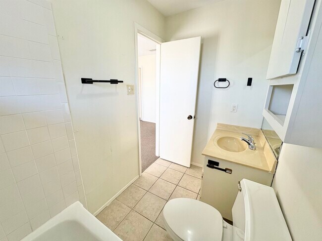 Building Photo - 601 Free Rein