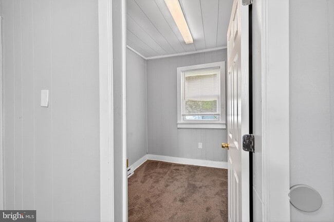 Building Photo - 214 W Division St