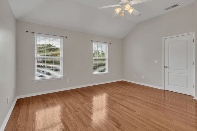 Building Photo - Beautifully Updated Home with Modern Finishes