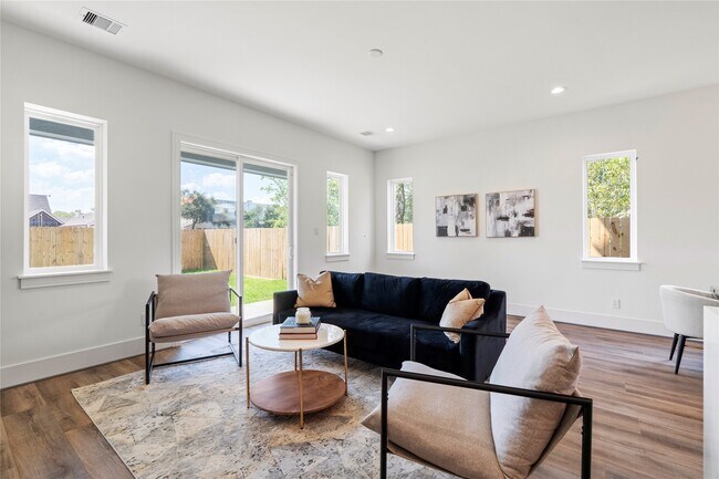 Building Photo - 4218 Nichols St