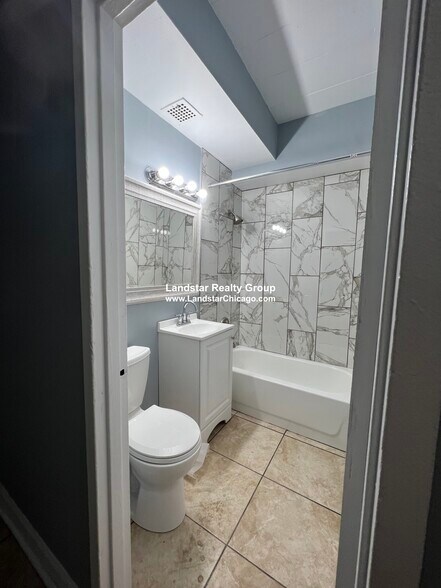 Building Photo - 1359 W Touhy Ave