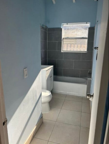 Building Photo - 519 NW 10th Ave