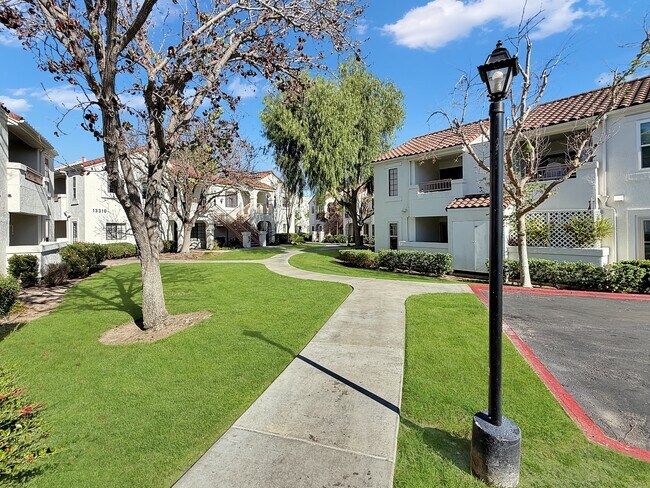 Building Photo - 13316 Caminito Ciera